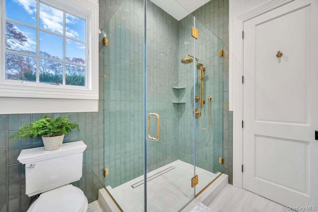 6 Gables Court, Dix Hills, NY 11746