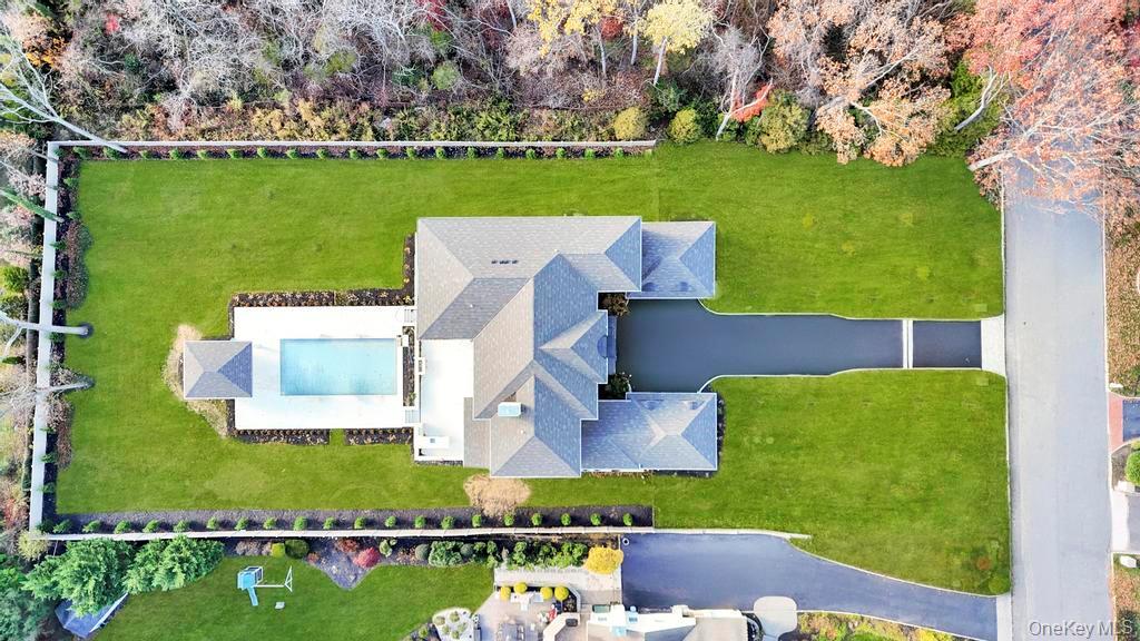 6 Gables Court, Dix Hills, NY 11746