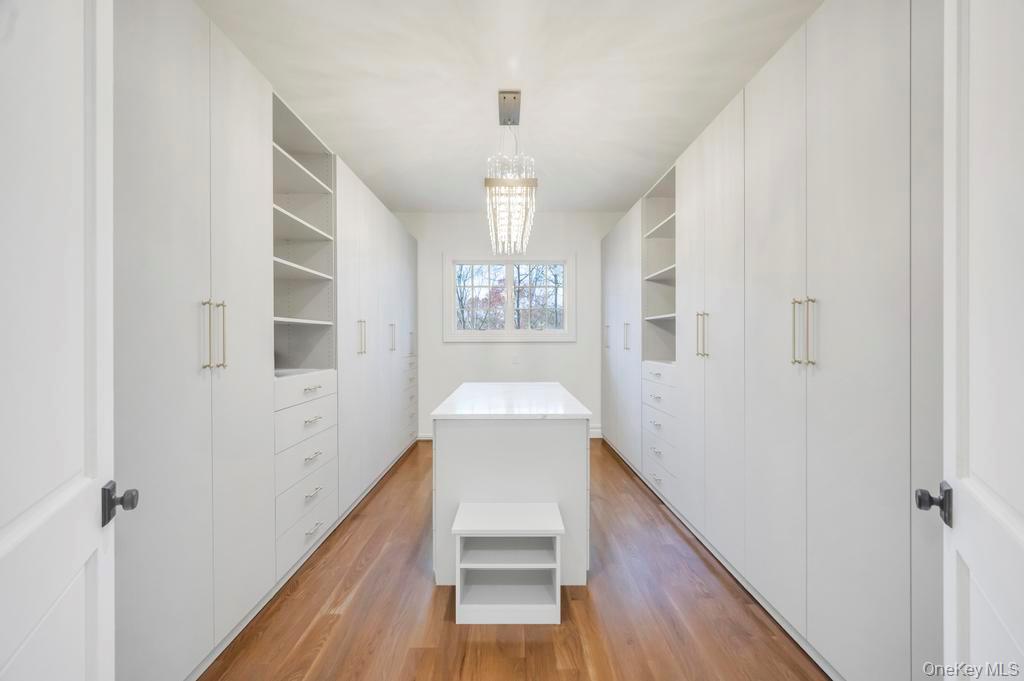 6 Gables Court, Dix Hills, NY 11746