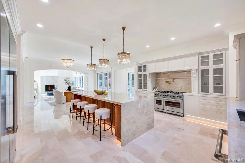 6 Gables Court, Dix Hills, NY 11746