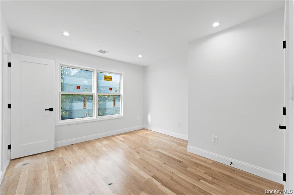 89 Thurton Place, Yonkers, NY 10704