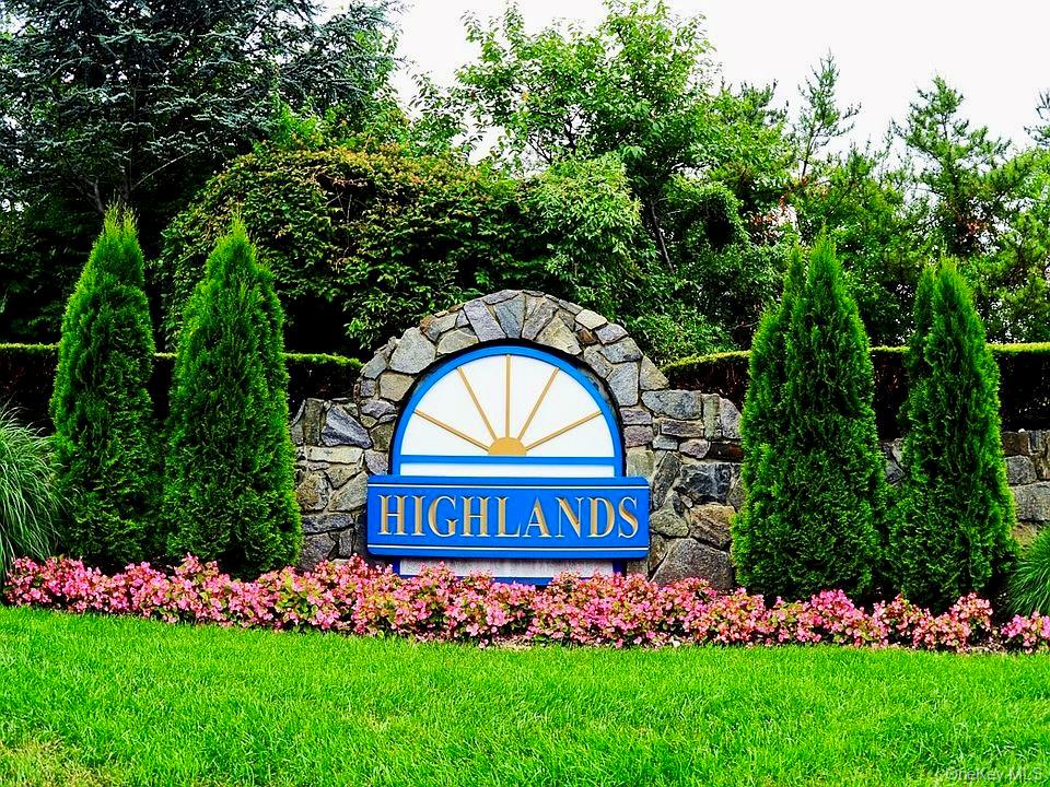 82 Leeward Court, Port Jefferson, NY 11777