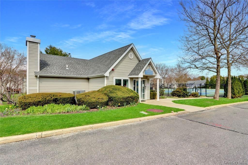 82 Leeward Court, Port Jefferson, NY 11777