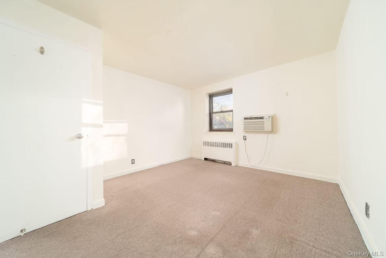 8 W Mill Drive # 1B, Great Neck, NY 11021