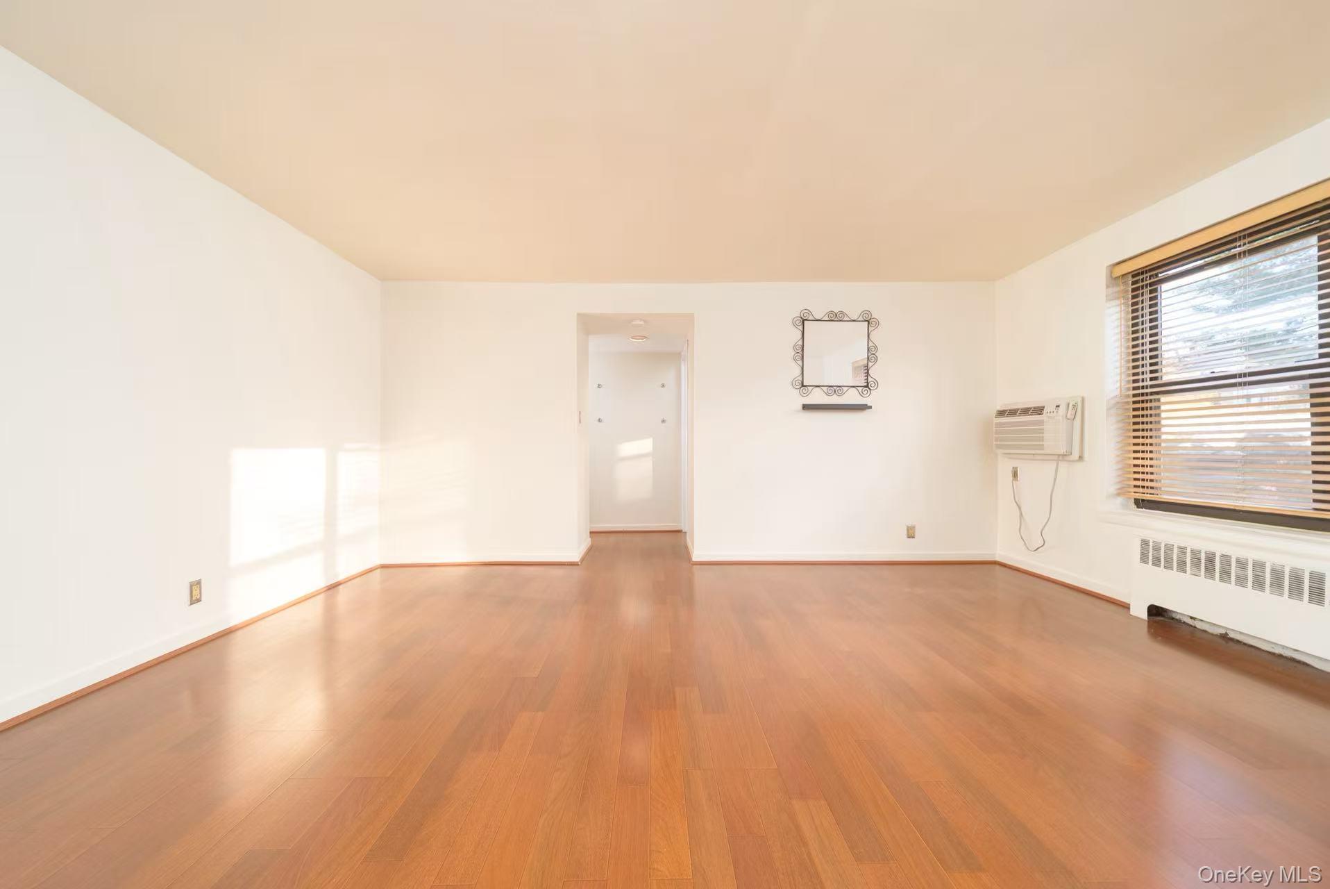 8 W Mill Drive # 1B, Great Neck, NY 11021