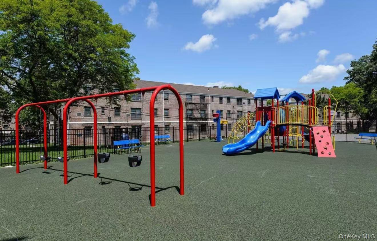 8 W Mill Drive # 1B, Great Neck, NY 11021