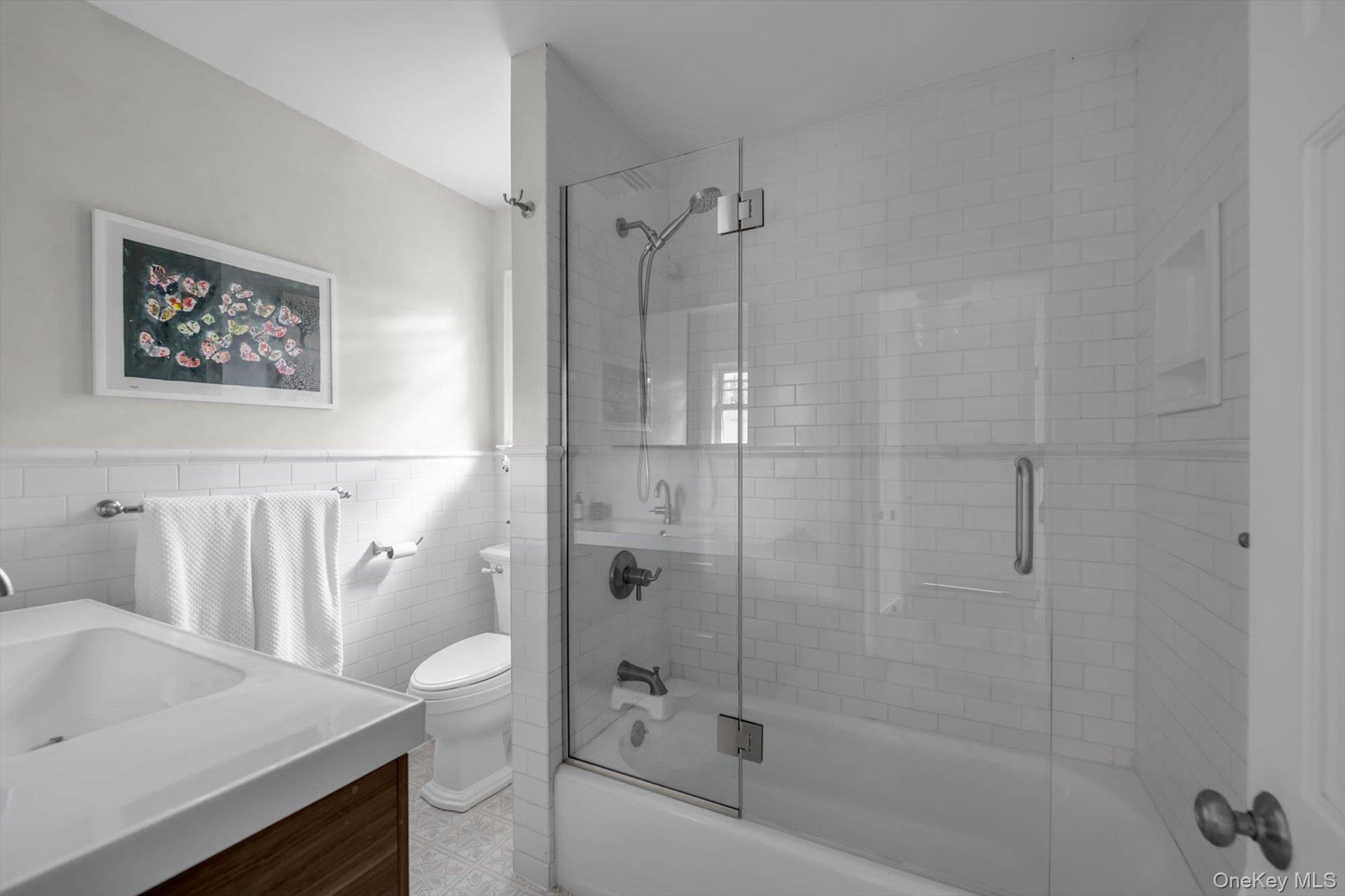 8 Fairview Avenue, Port Washington, NY 11050