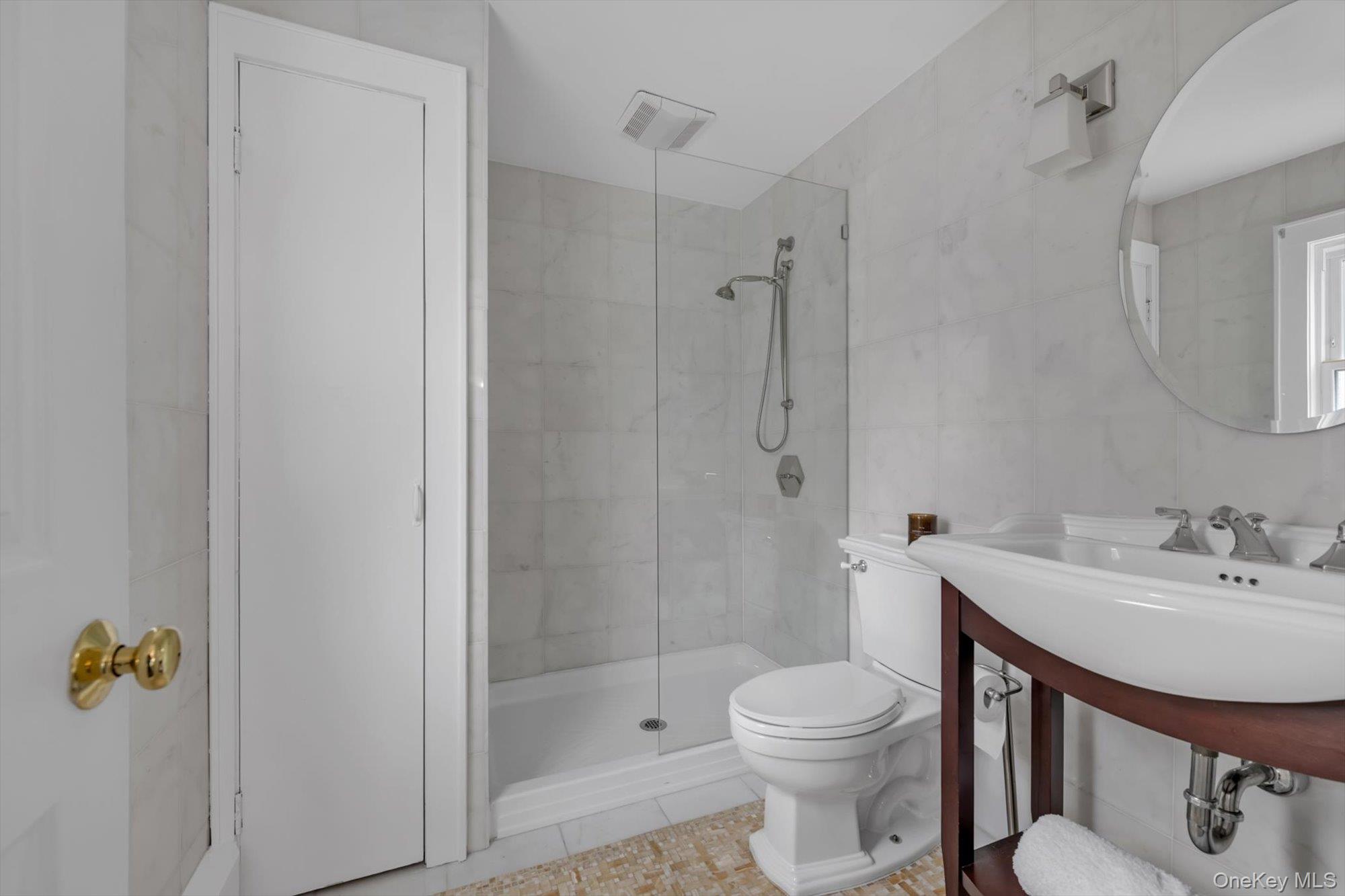 8 Fairview Avenue, Port Washington, NY 11050