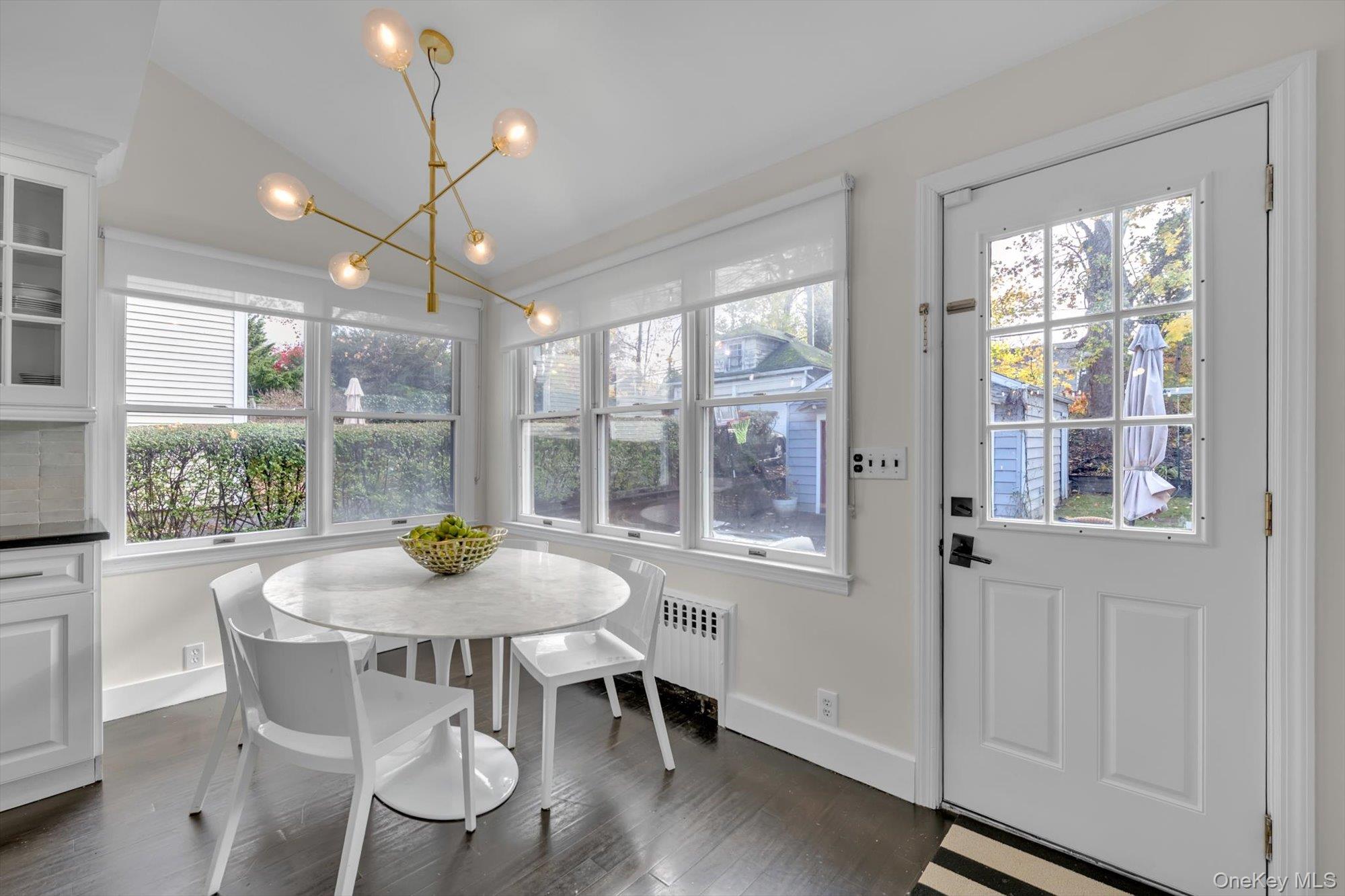 8 Fairview Avenue, Port Washington, NY 11050