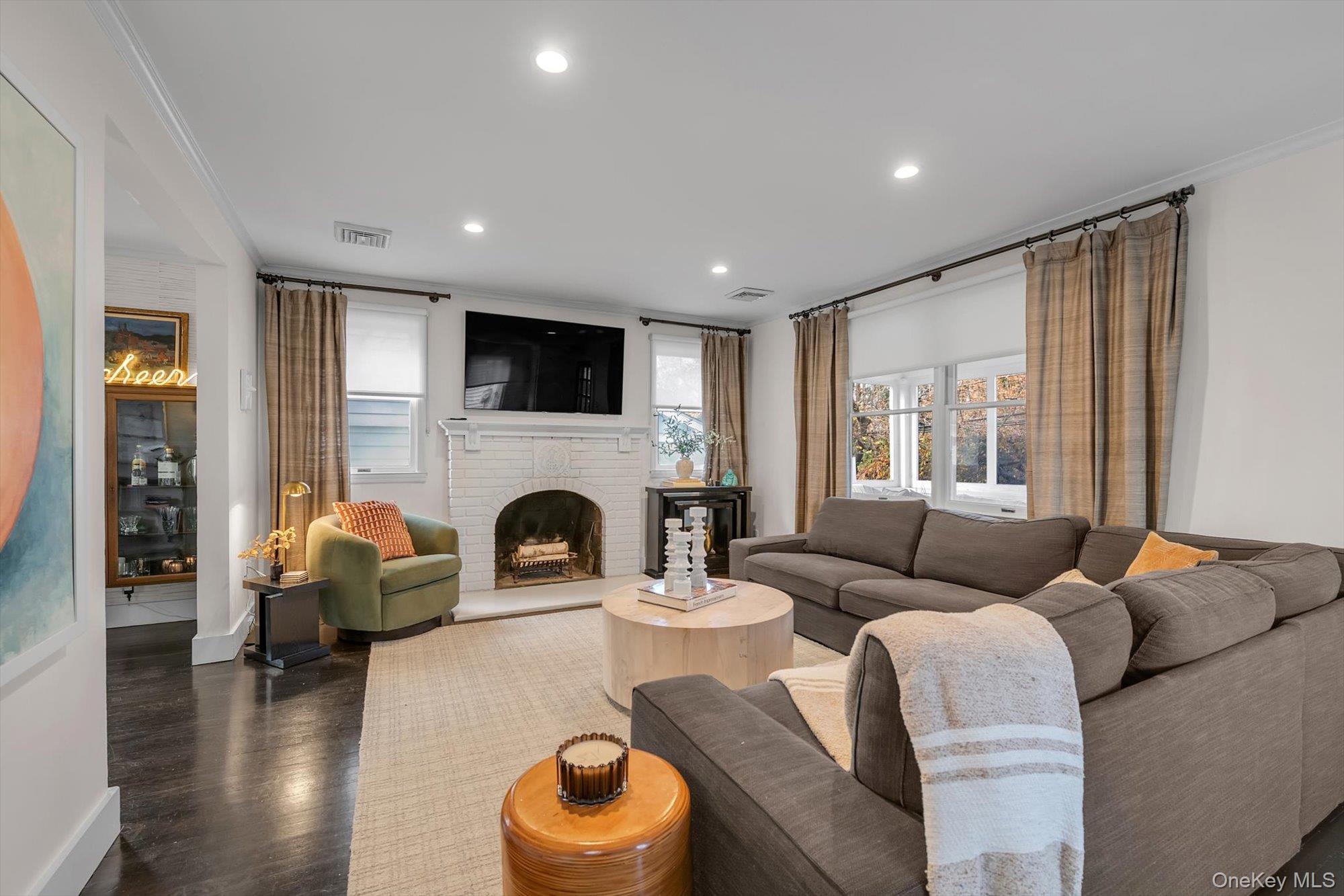 8 Fairview Avenue, Port Washington, NY 11050