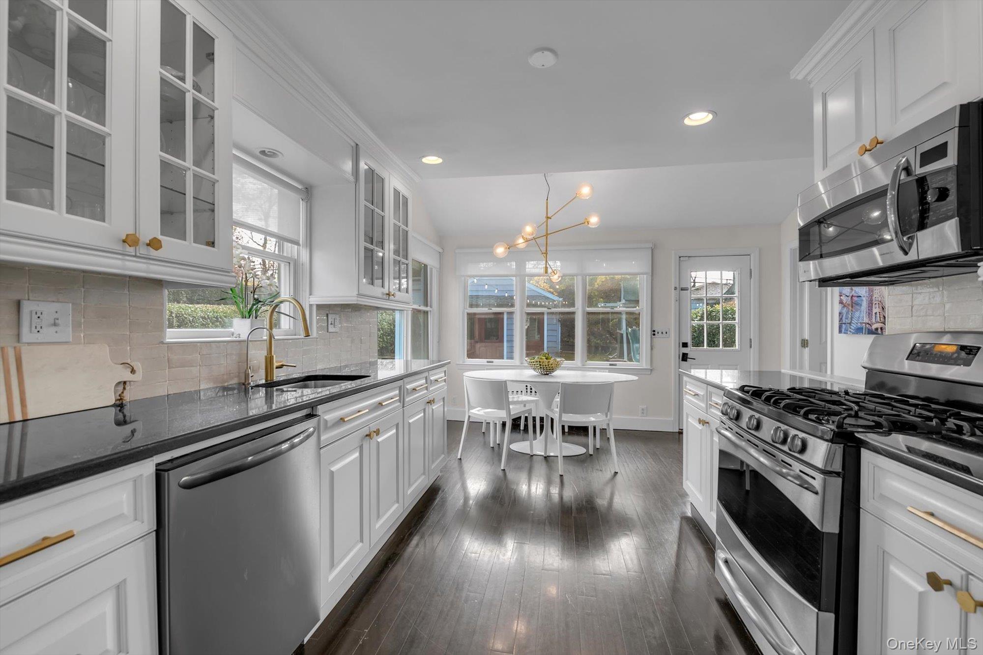 8 Fairview Avenue, Port Washington, NY 11050