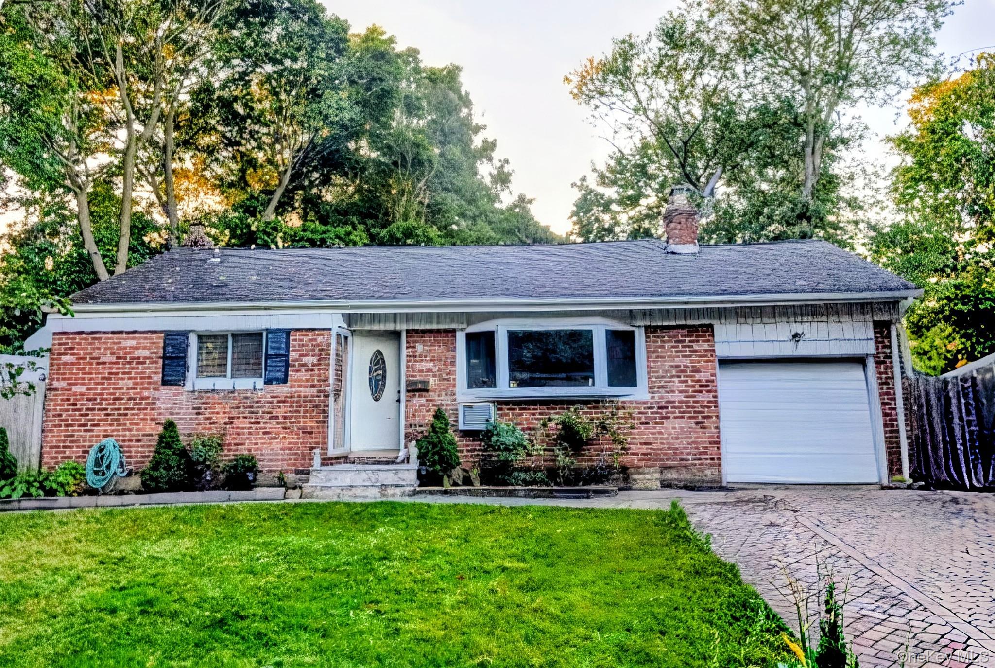 17 Grayley Place, Huntington Station, NY 11746