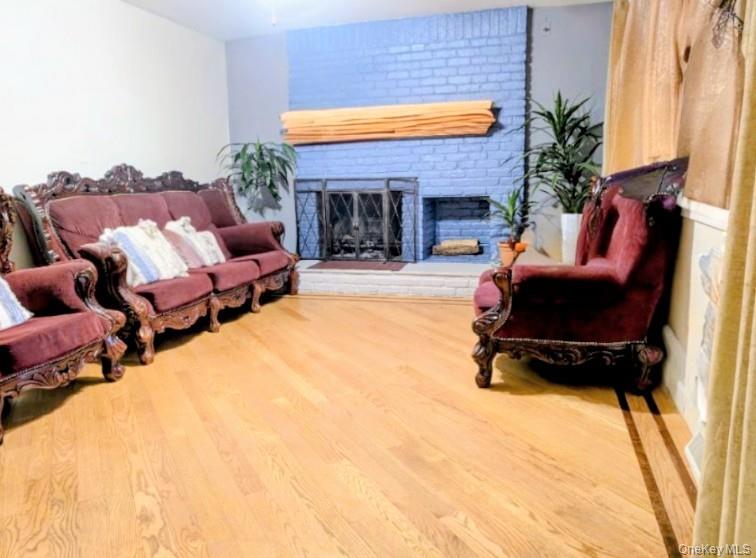 17 Grayley Place, Huntington Station, NY 11746