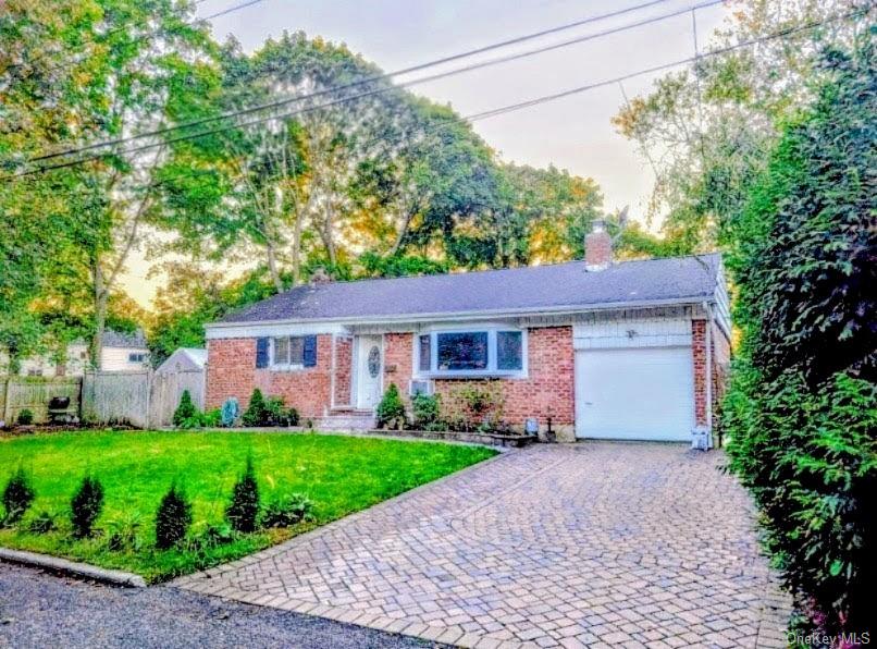 17 Grayley Place, Huntington Station, NY 11746