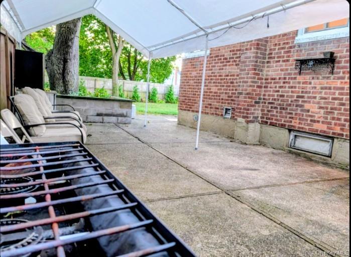 17 Grayley Place, Huntington Station, NY 11746