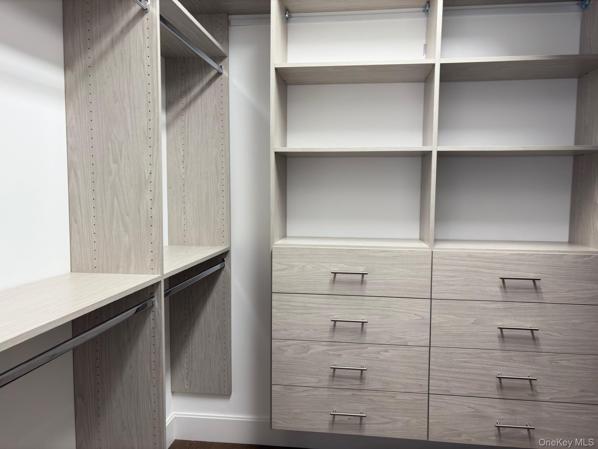 1005 Mill Creek N N, Roslyn, NY 11576