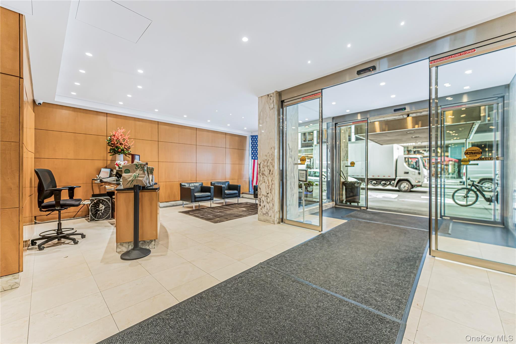 77 W 55th Street # 17B, New York (Manhattan), NY 10019