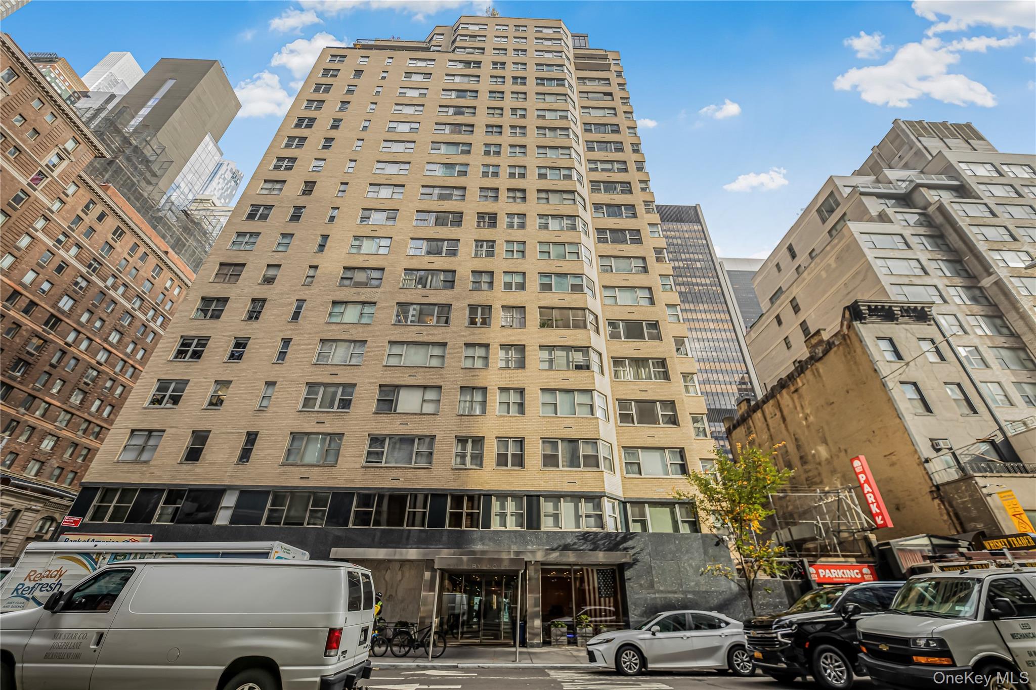 77 W 55th Street # 17B, New York (Manhattan), NY 10019