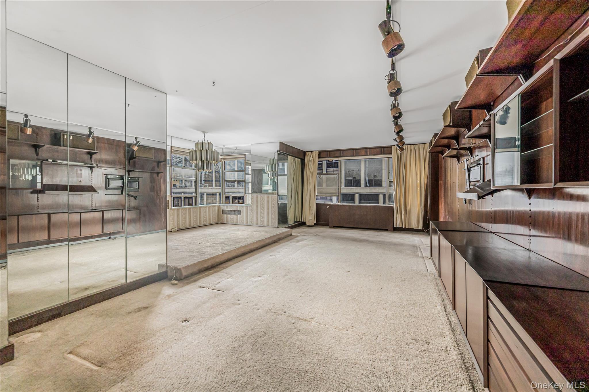 77 W 55th Street # 17B, New York (Manhattan), NY 10019