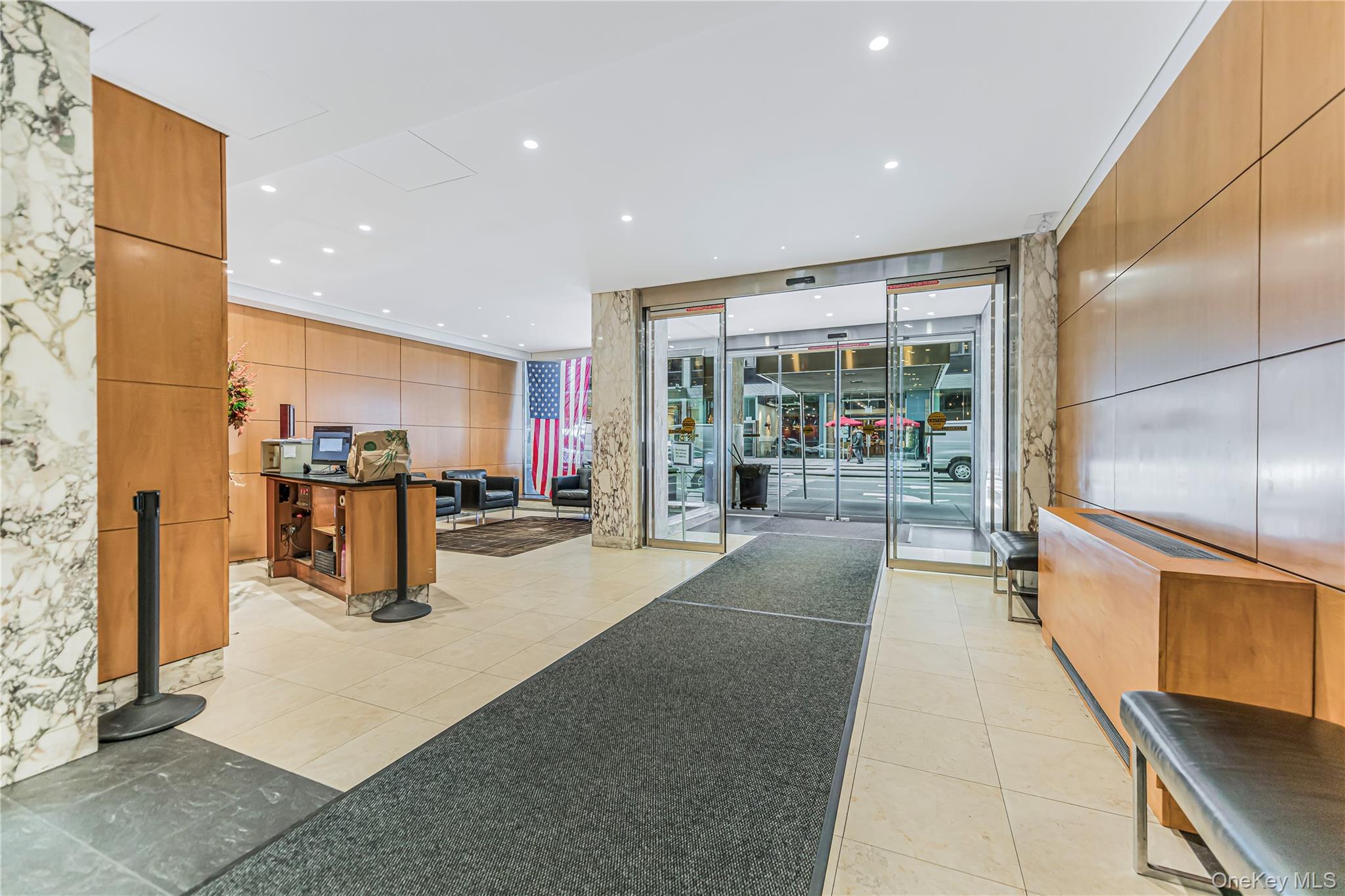77 W 55th Street # 17B, New York (Manhattan), NY 10019