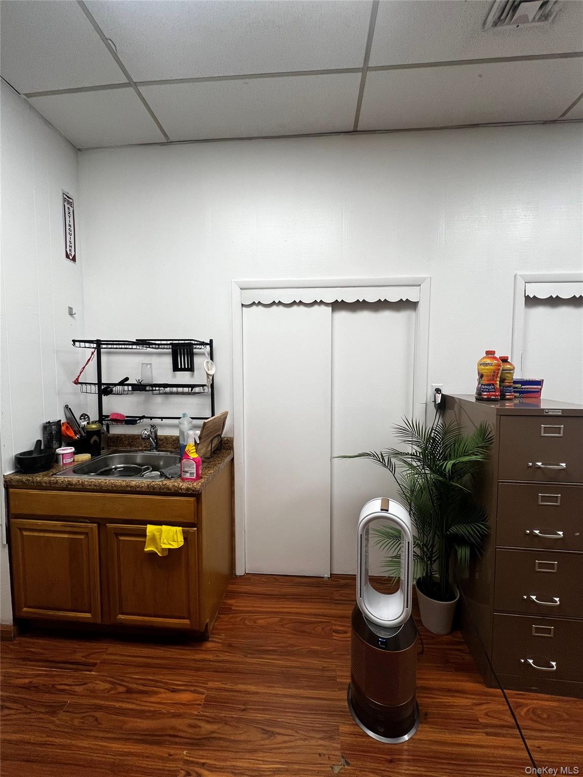 6938 Myrtle, Glendale, NY 11385