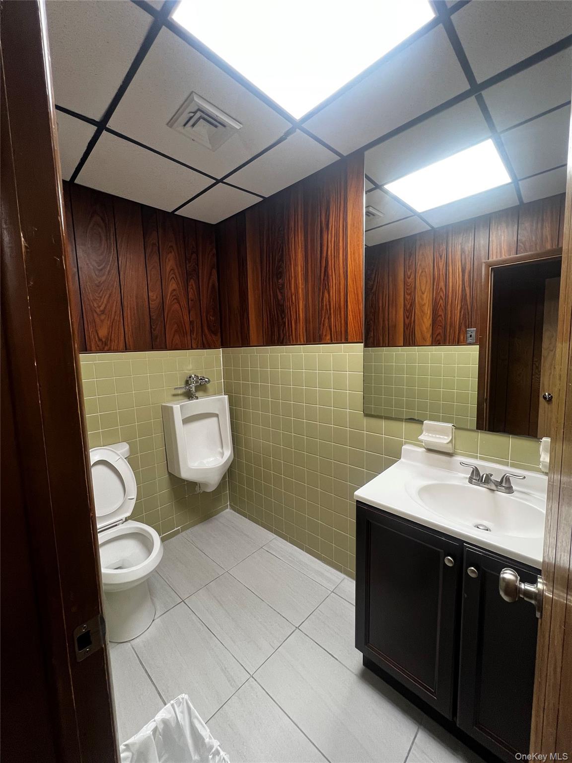 6938 Myrtle, Glendale, NY 11385