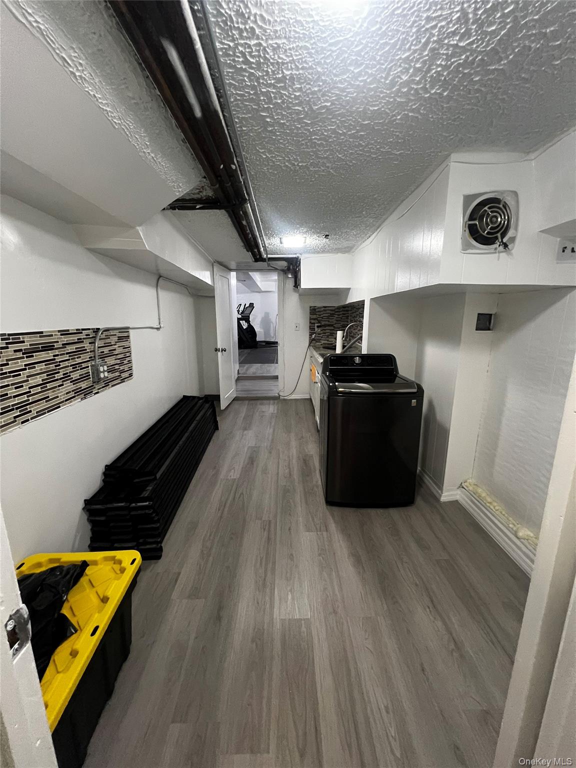 6938 Myrtle, Glendale, NY 11385