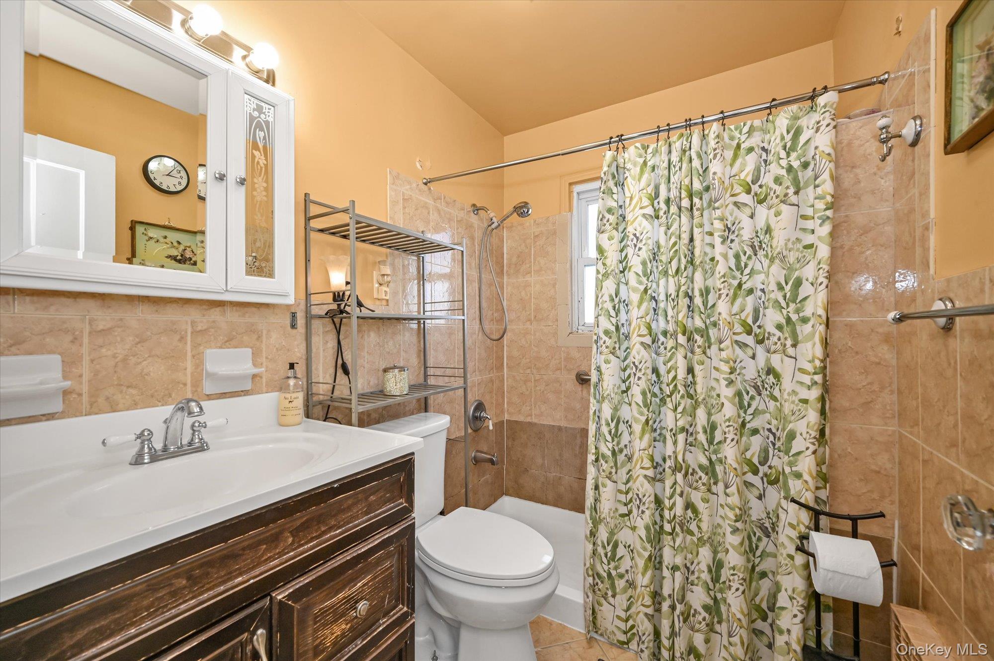 90-49 207th Street, Queens Village, NY 11428