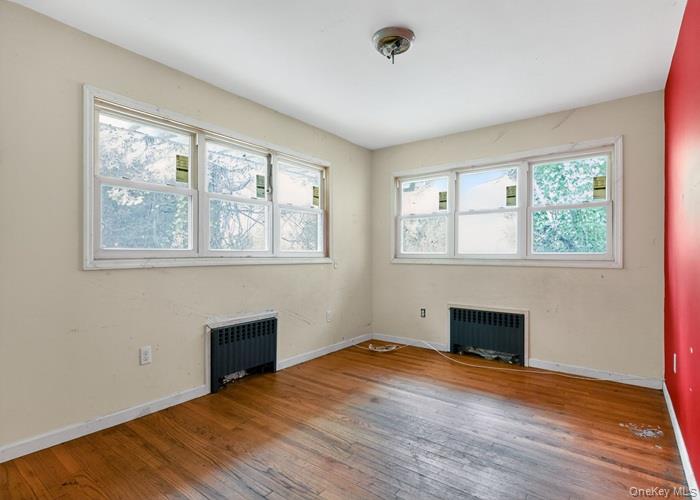 48 E Rogues Path, Huntington Station, NY 11746