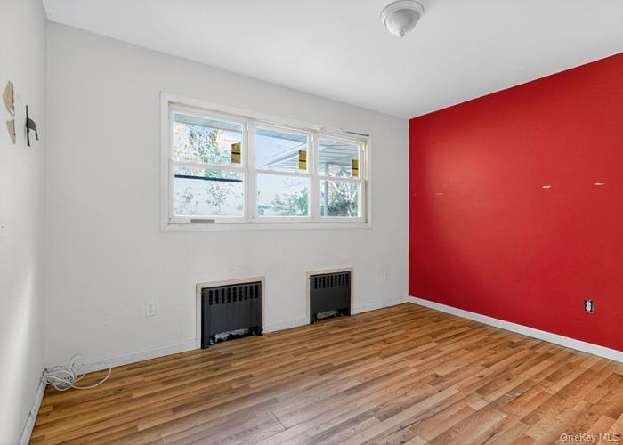 48 E Rogues Path, Huntington Station, NY 11746