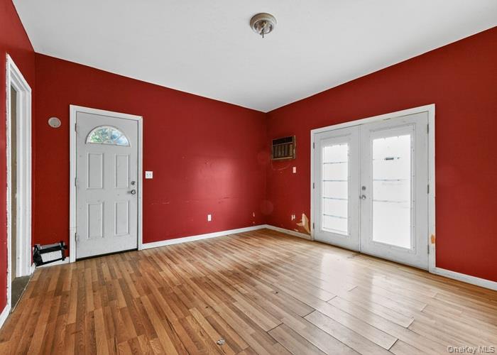 48 E Rogues Path, Huntington Station, NY 11746