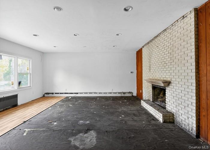 48 E Rogues Path, Huntington Station, NY 11746