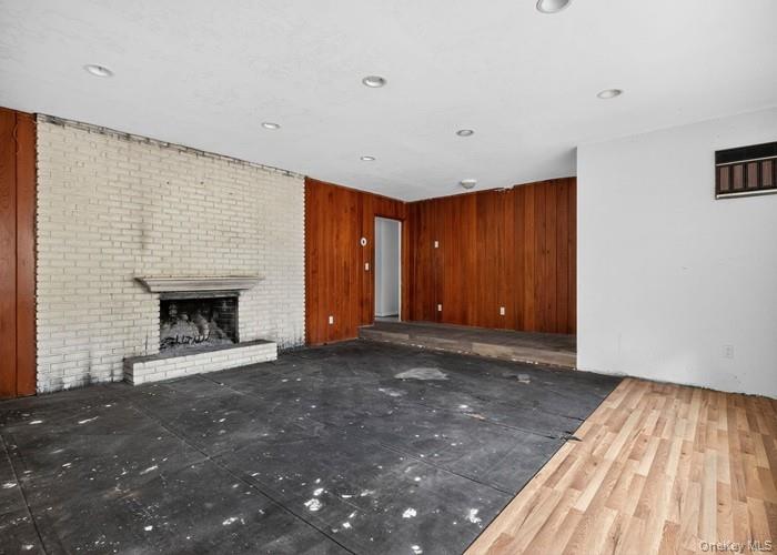 48 E Rogues Path, Huntington Station, NY 11746