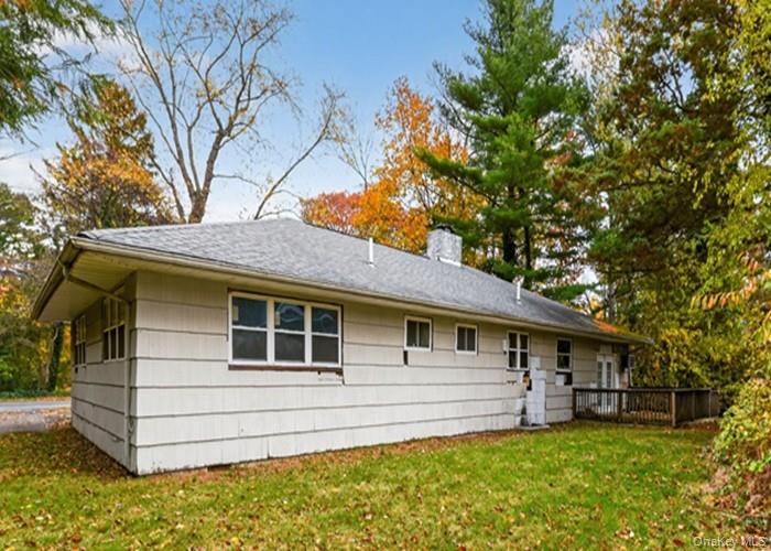 48 E Rogues Path, Huntington Station, NY 11746