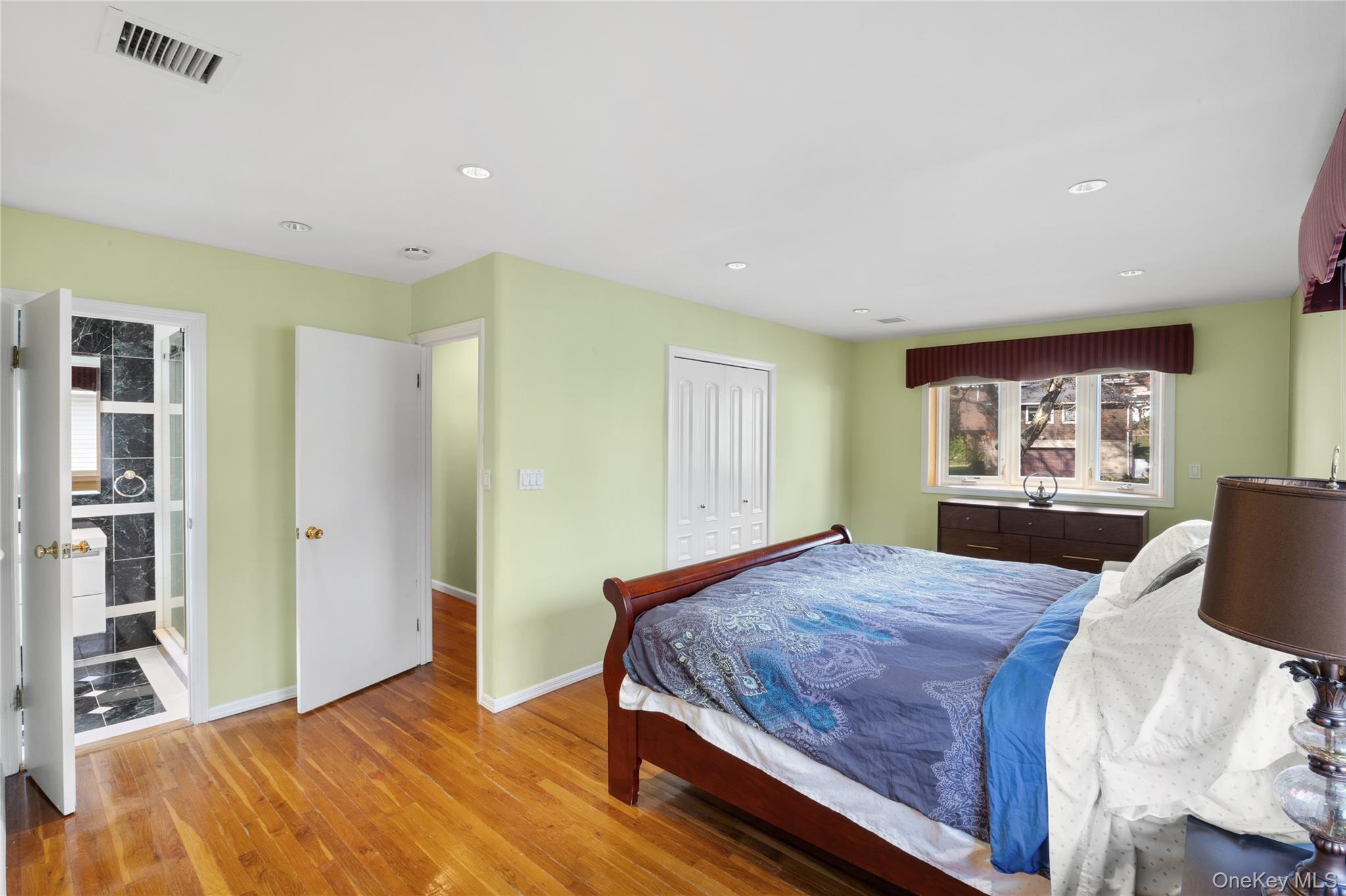 38 Lake Drive, Manhasset Hills, NY 11040