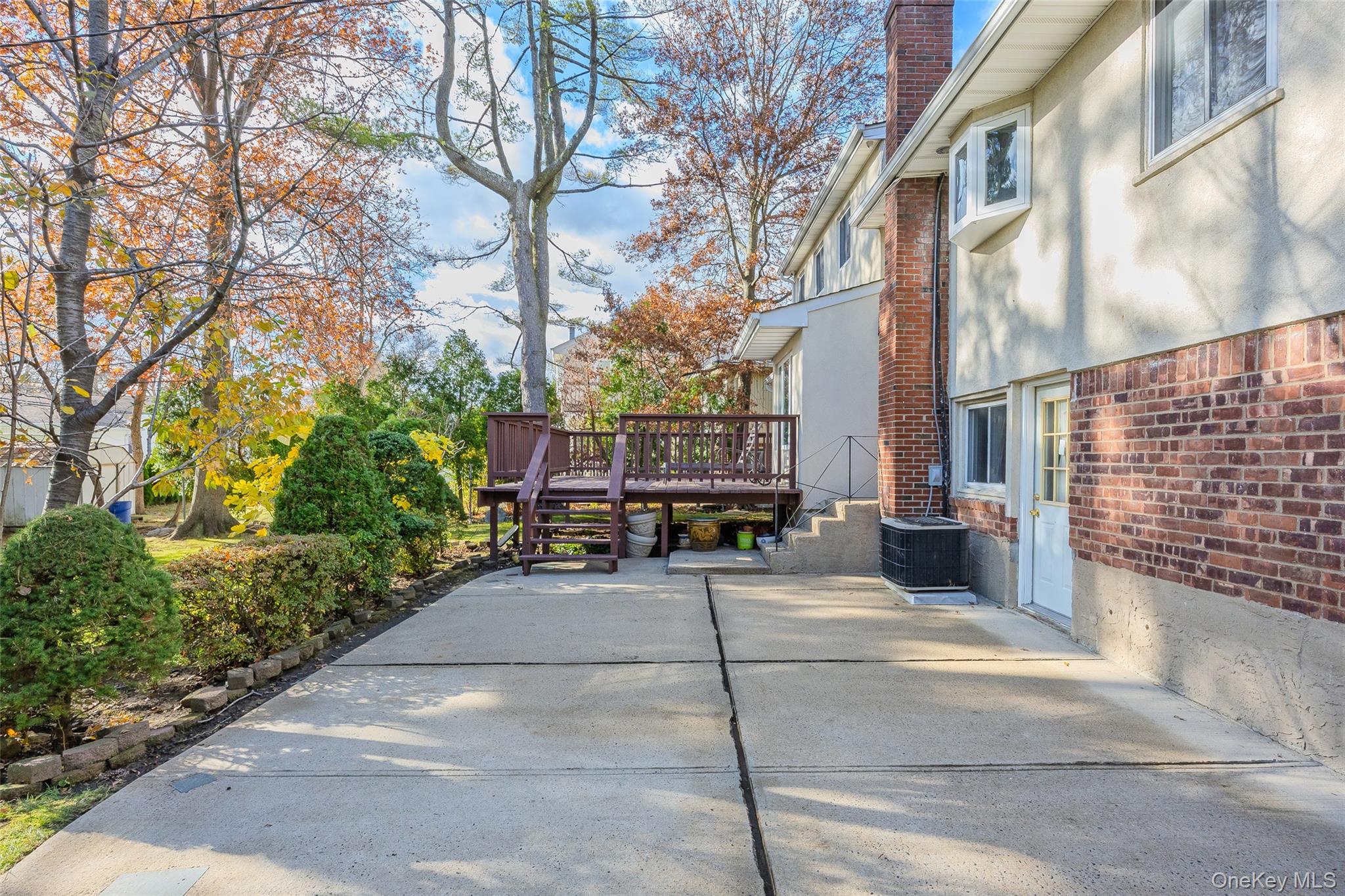 38 Lake Drive, Manhasset Hills, NY 11040