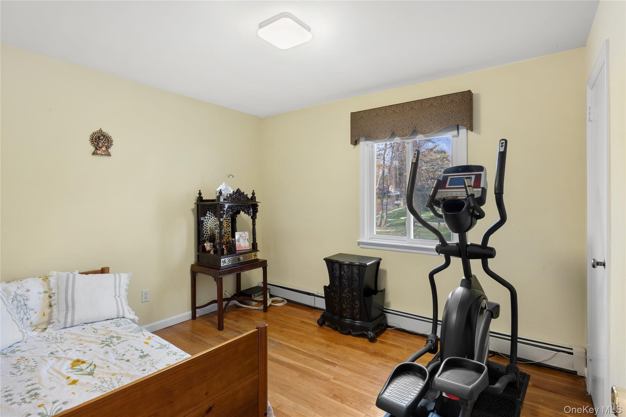 38 Lake Drive, Manhasset Hills, NY 11040