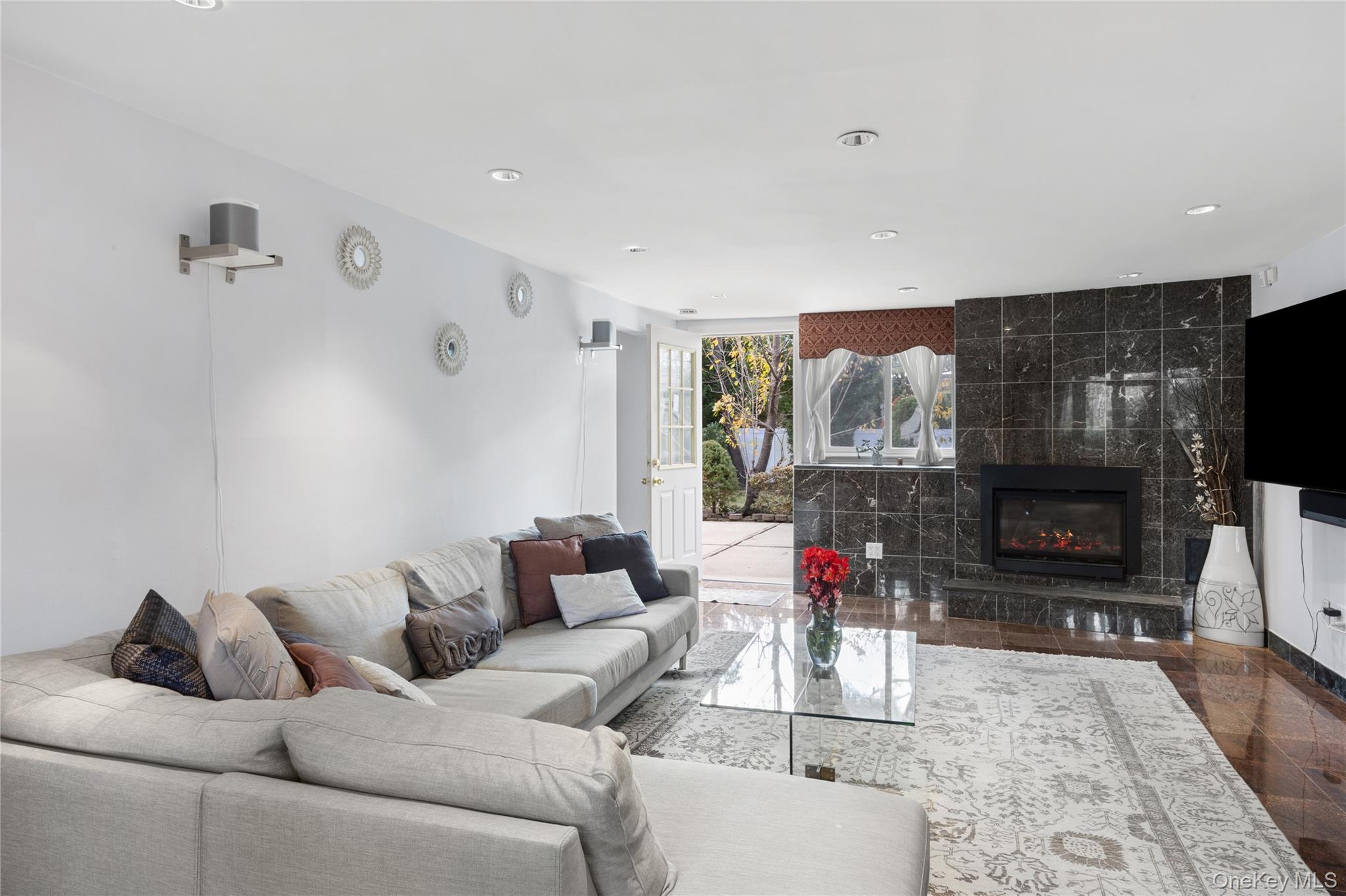 38 Lake Drive, Manhasset Hills, NY 11040