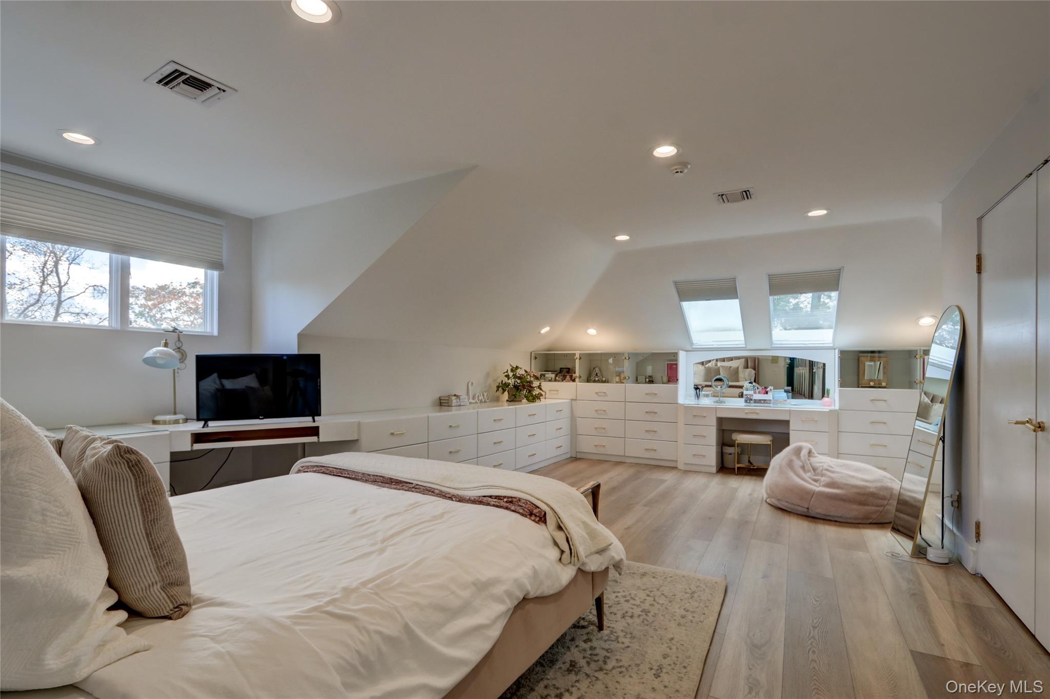 12 Combes Avenue, Rockville Centre, NY 11570