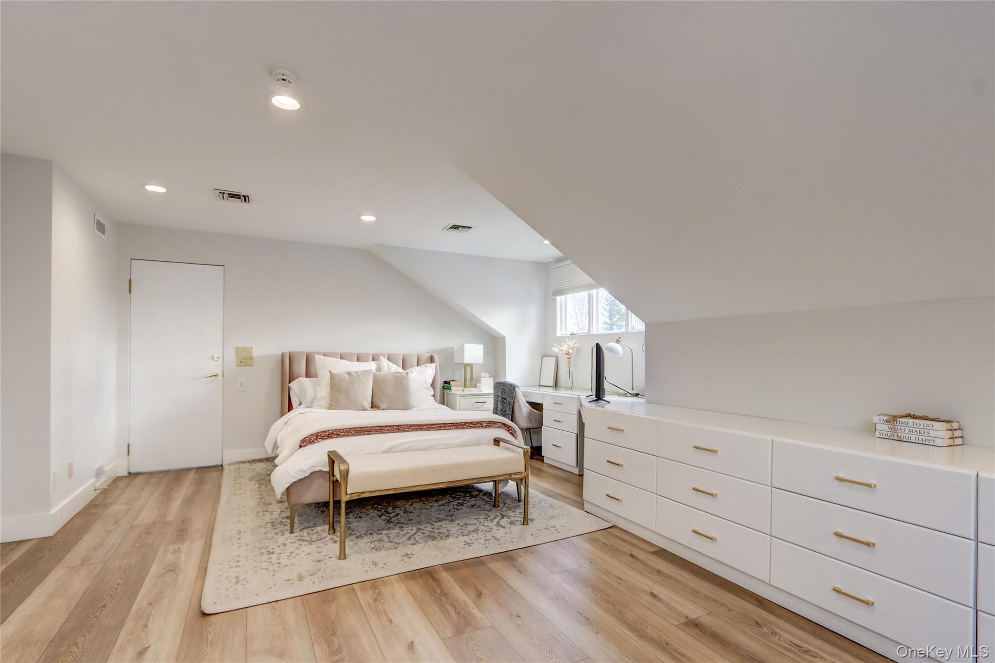 12 Combes Avenue, Rockville Centre, NY 11570