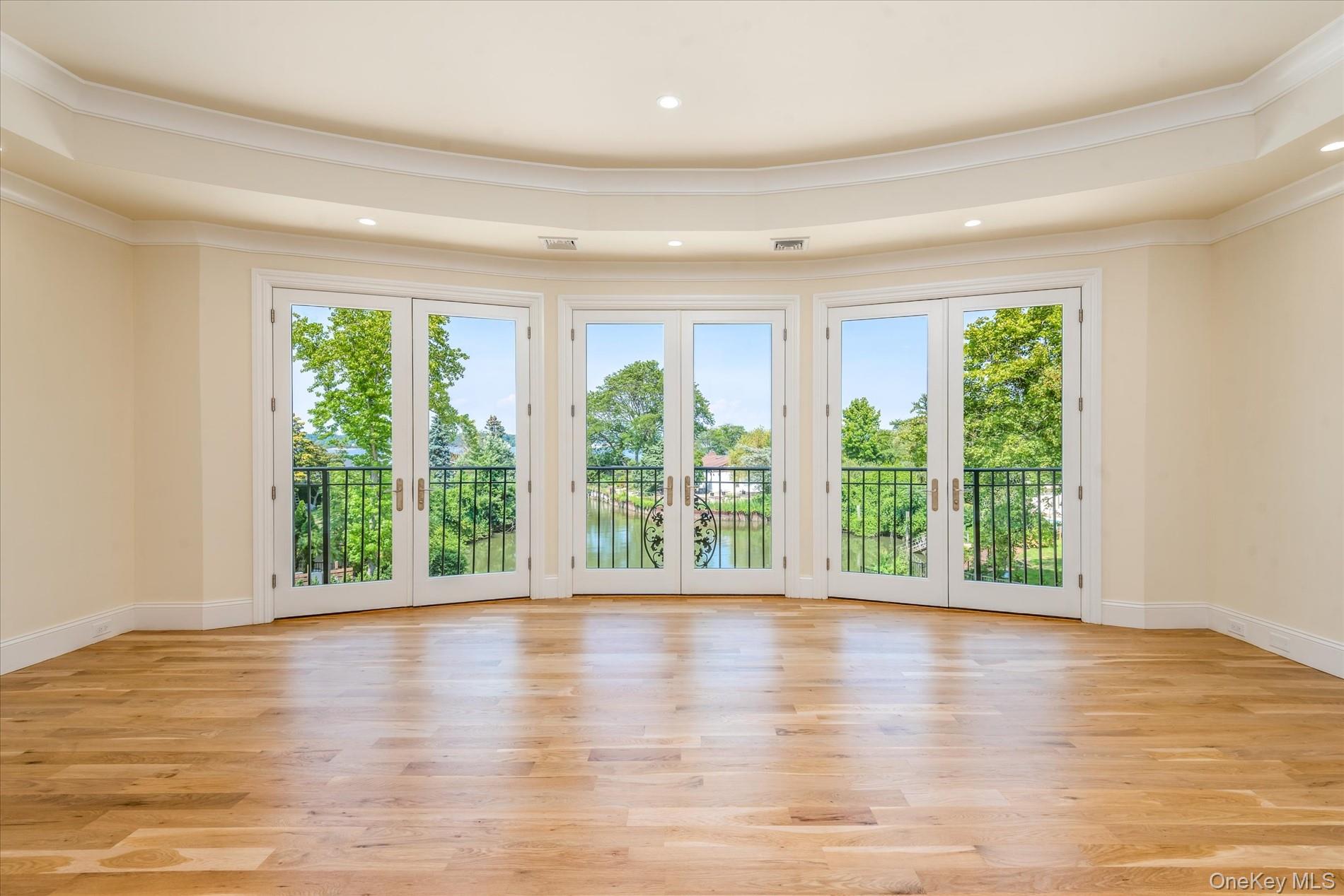 566 E Shore Road, Great Neck, NY 11024