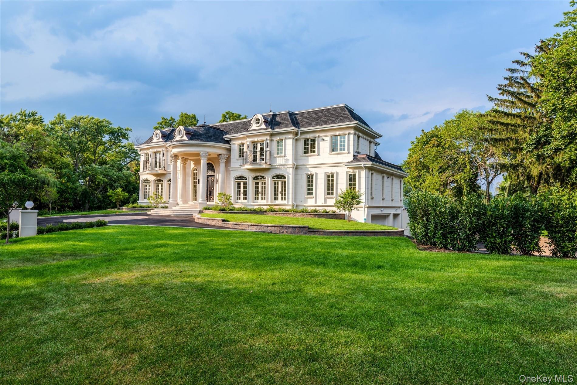 566 E Shore Road, Great Neck, NY 11024