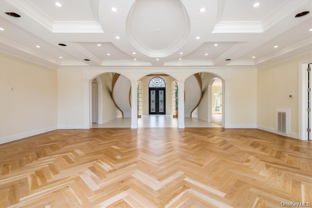 566 E Shore Road, Great Neck, NY 11024