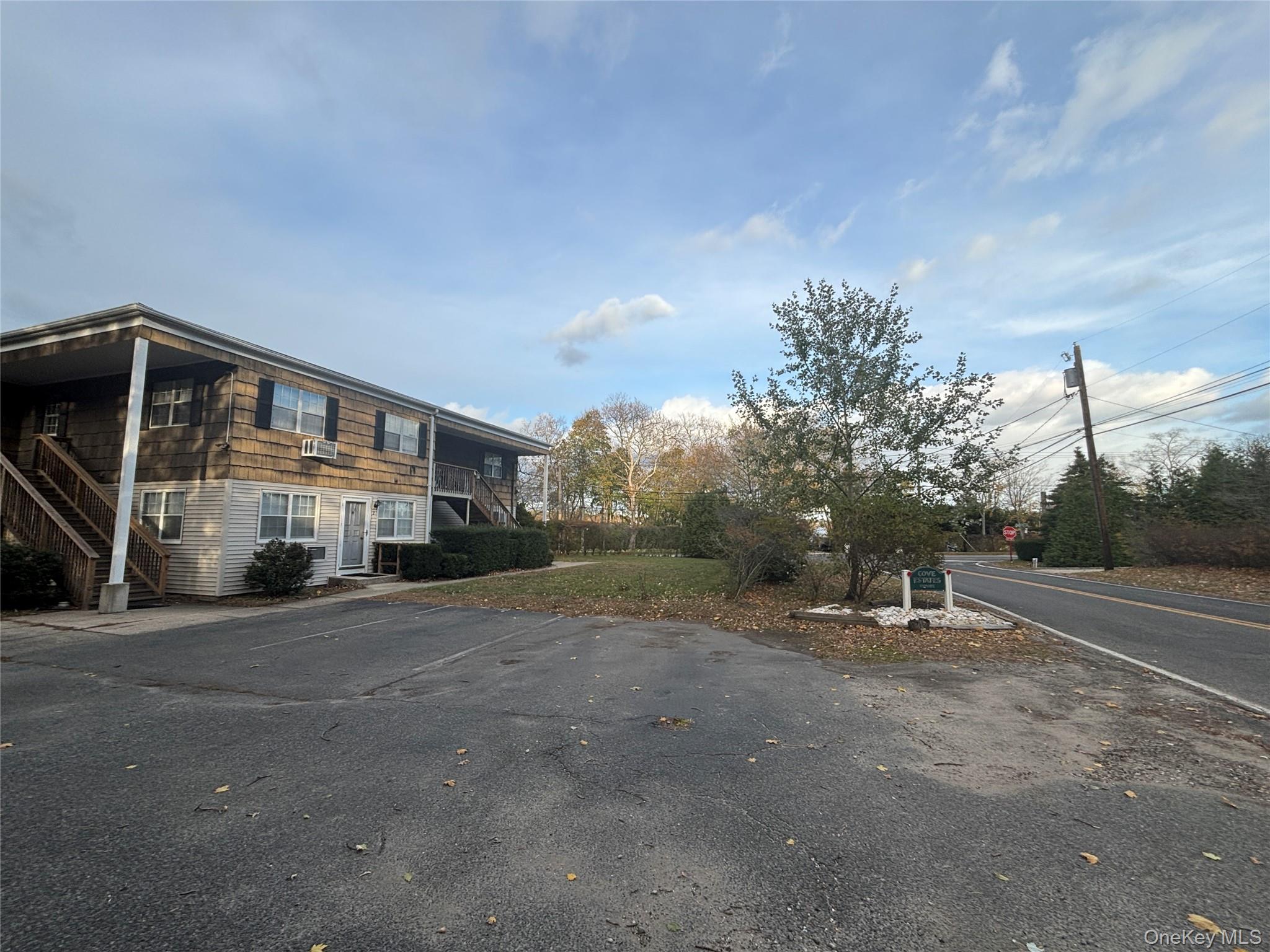 40 Canoe Place Road # 4, Hampton Bays, NY 11946