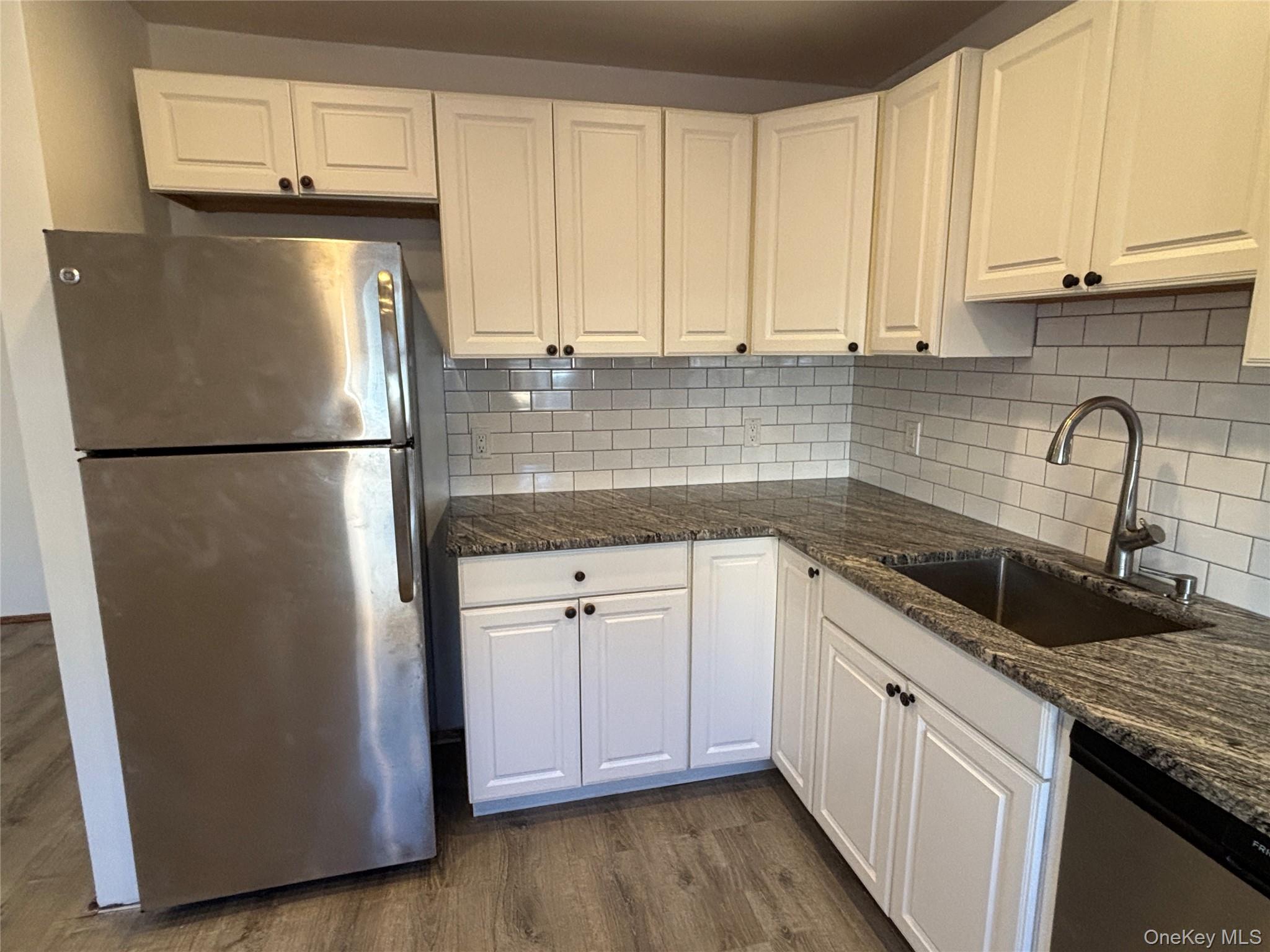 40 Canoe Place Road # 4, Hampton Bays, NY 11946