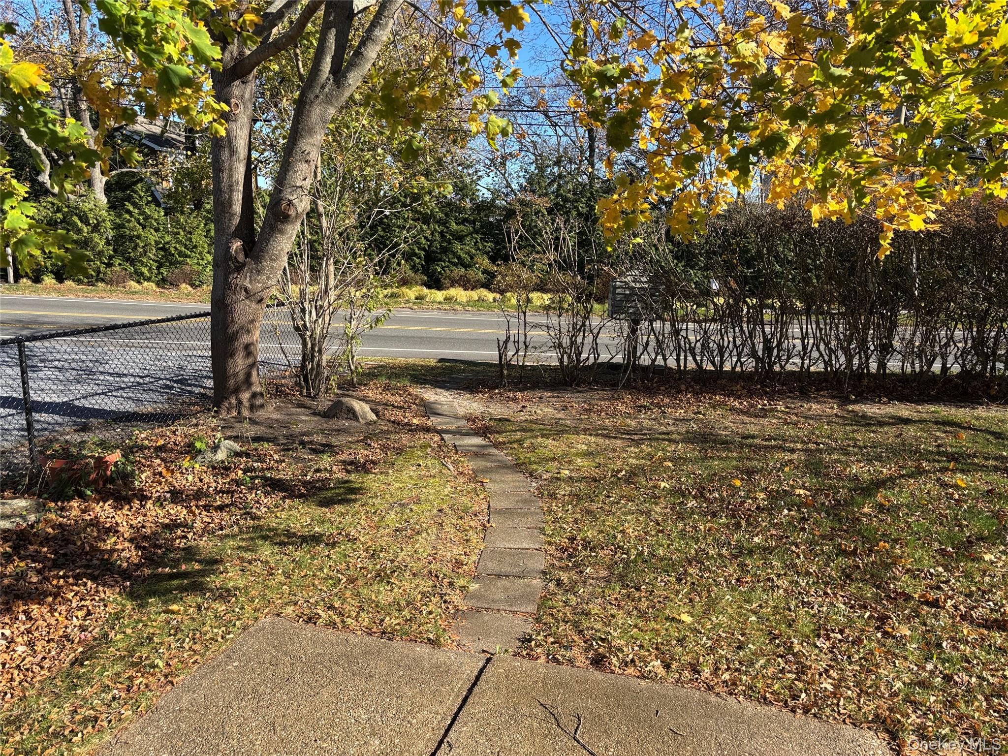 40 Canoe Place Road # 4, Hampton Bays, NY 11946