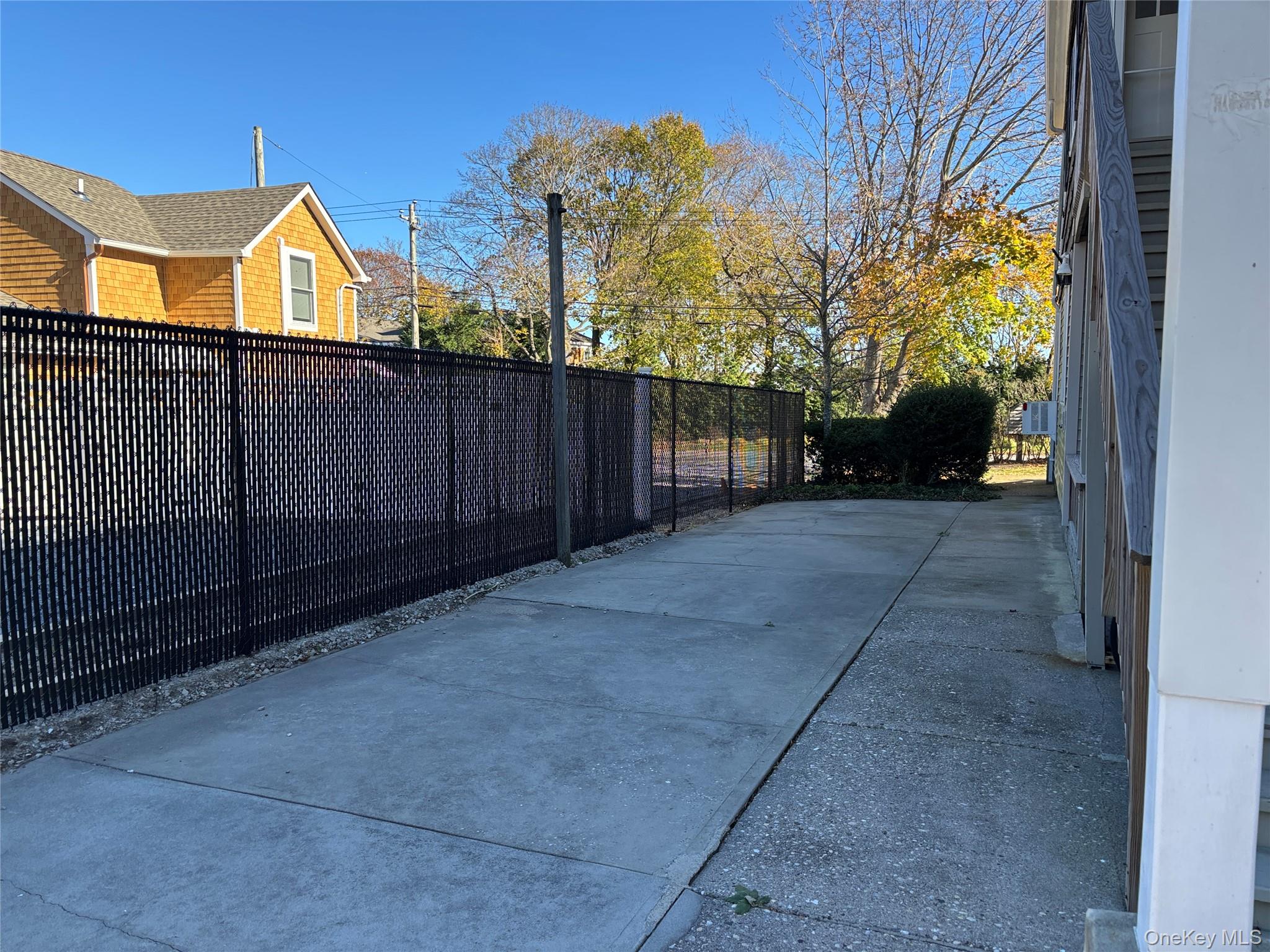 40 Canoe Place Road # 4, Hampton Bays, NY 11946