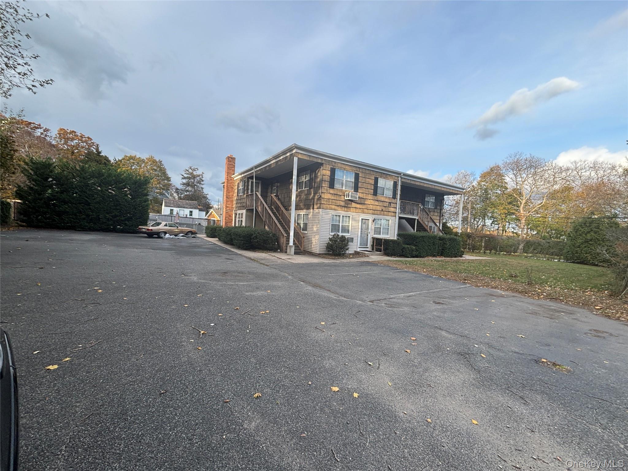 40 Canoe Place Road # 4, Hampton Bays, NY 11946