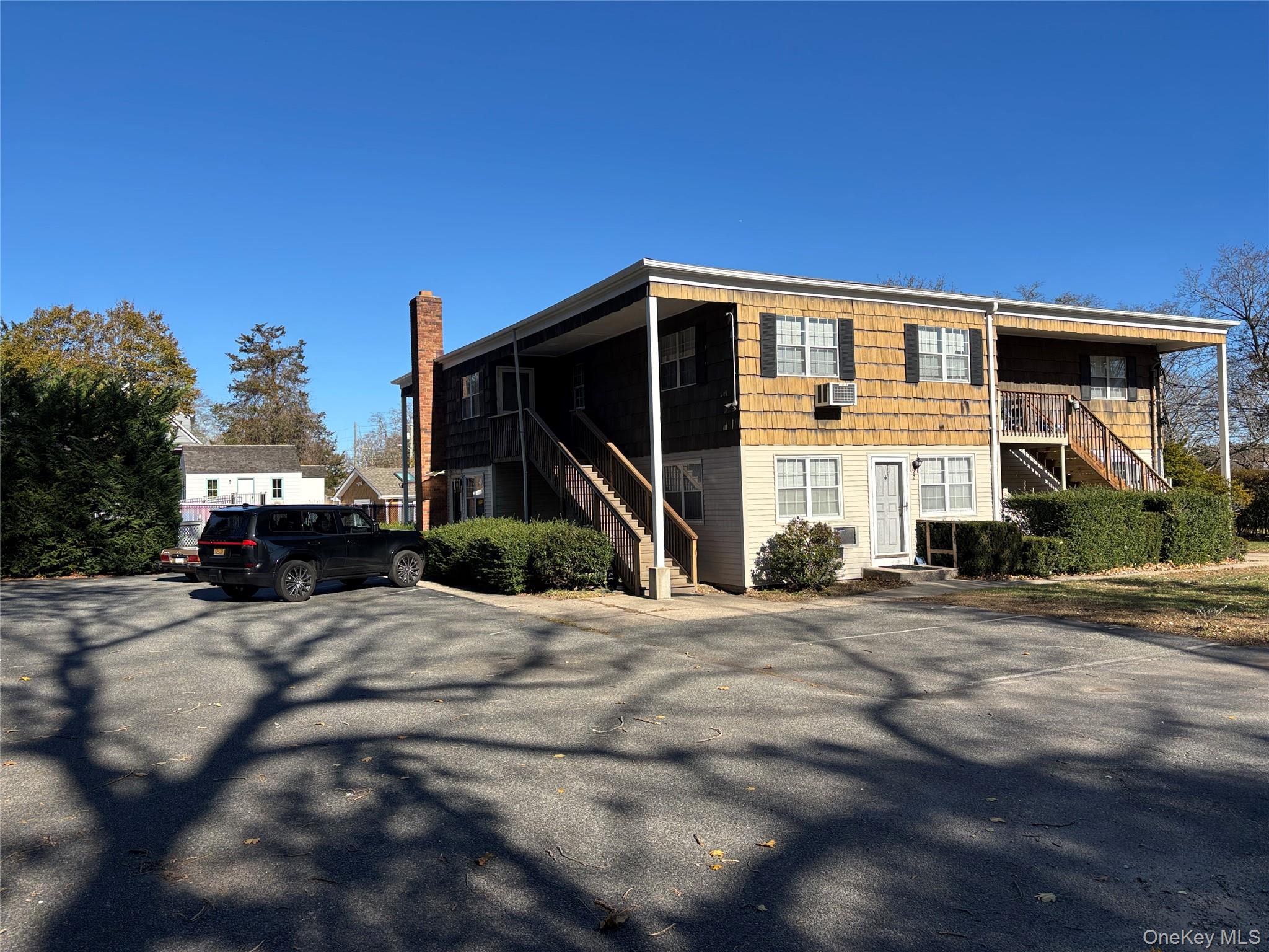 40 Canoe Place Road # 4, Hampton Bays, NY 11946