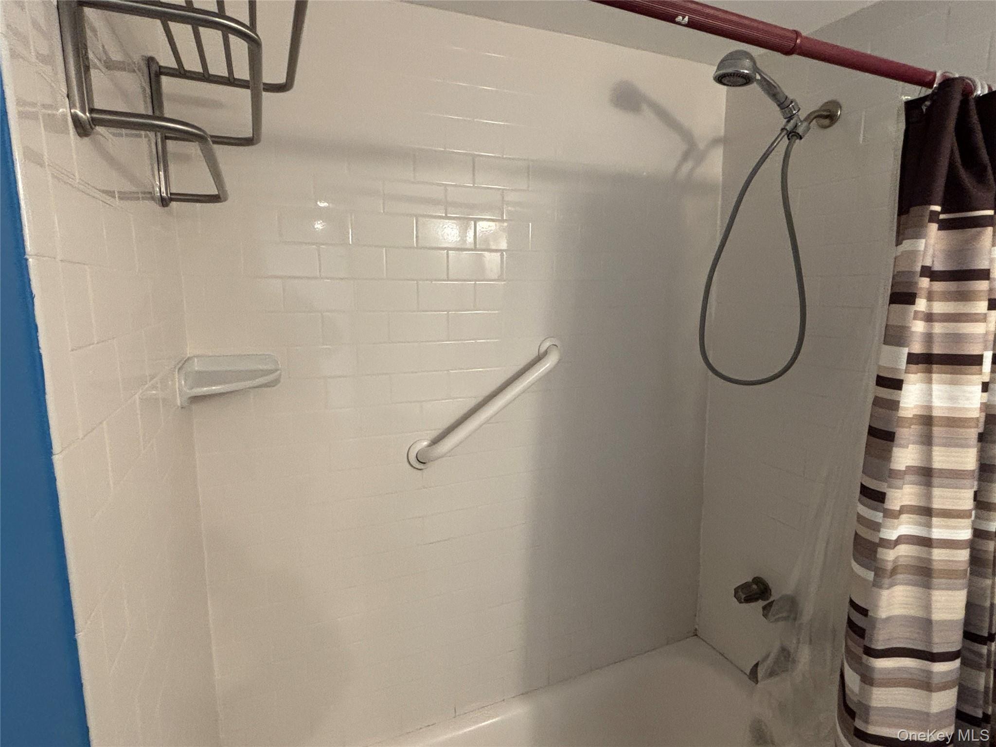 40 Canoe Place Road # 4, Hampton Bays, NY 11946